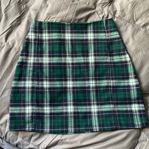 Like-new, green plaid skirt.